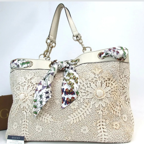 Gucci Handbags - Gucci Flora lace bag